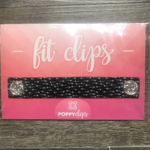 NEW Poppy Clips Fit Clips Black White Arrow Print